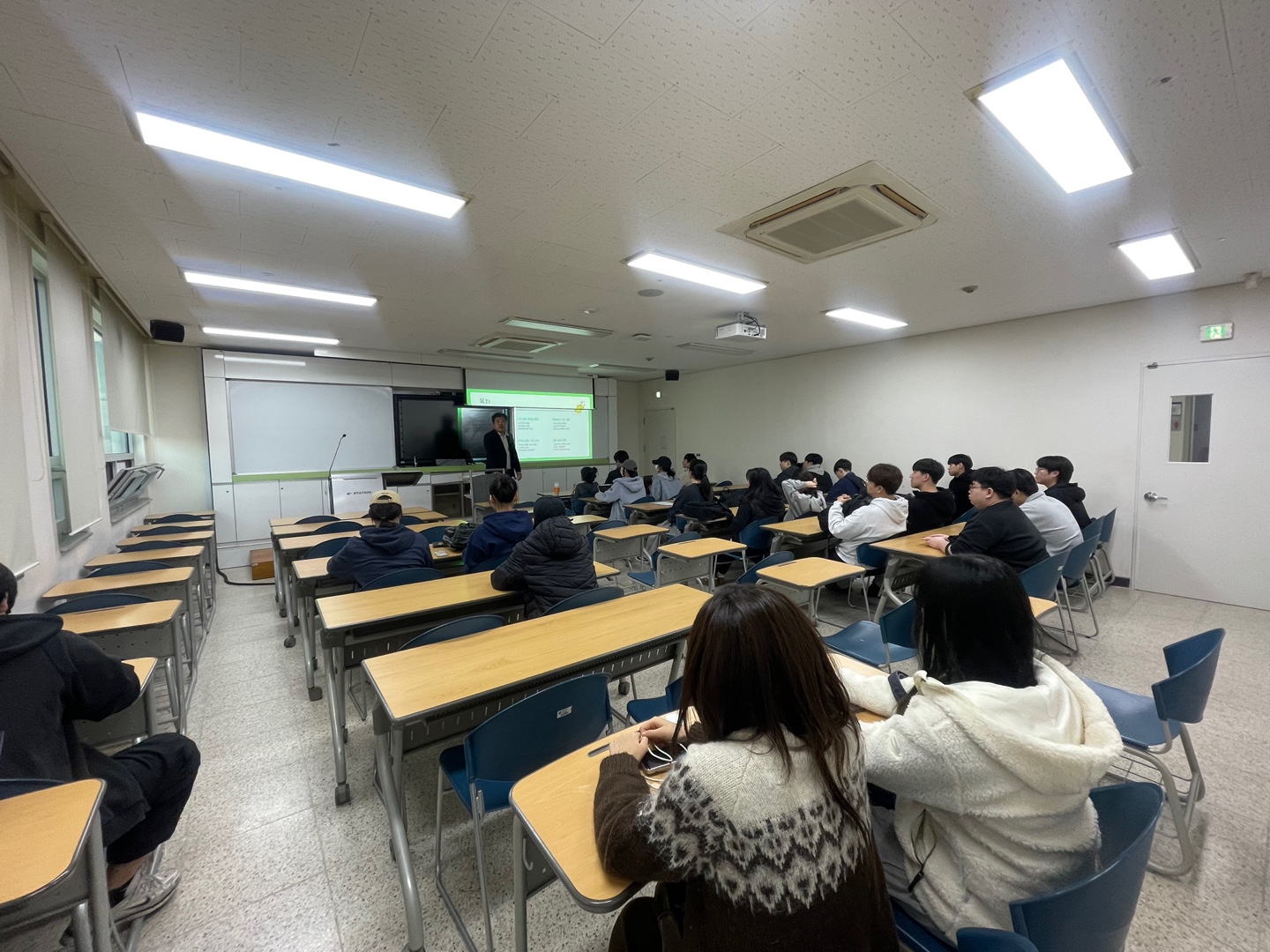 2025학년도 2학기 역량기반 교육과정 외부인사 활용 대표이미지